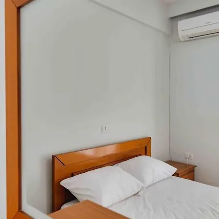 Sea Billows Sarandë